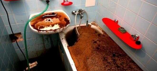 Несколько традиционных способов, как устранить засоры в ванной