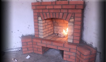 Угловой кирпичный камин