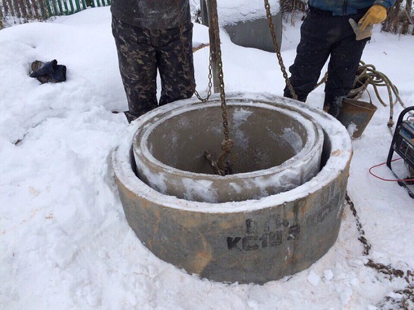 Углубление колодца кольцами