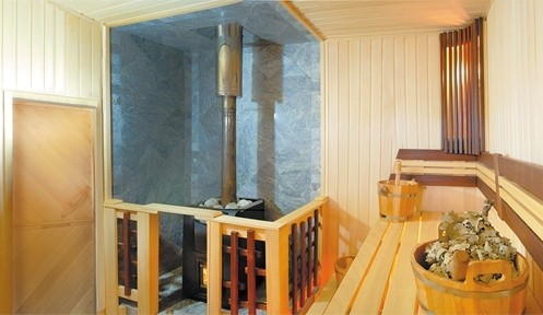 Печь в углу бани